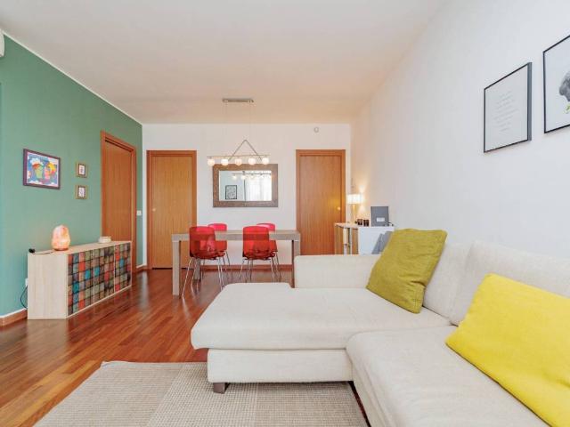 Appartamento in affitto a Municipio 9, Milano