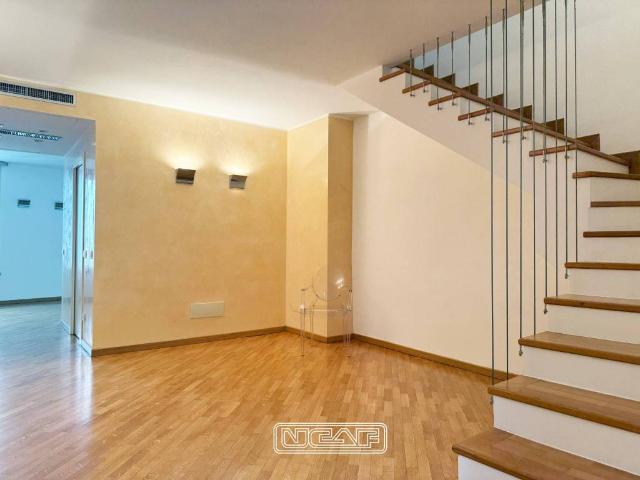 Appartamento in affitto a Centro storico, Milano