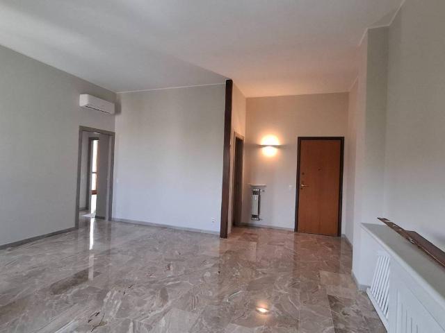 Appartamento in affitto a Municipio 1, Milano