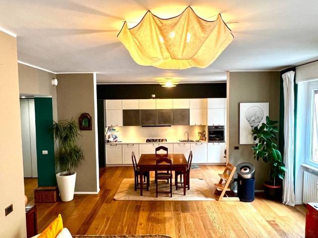 Appartamento in affitto a Municipio 9, Milano