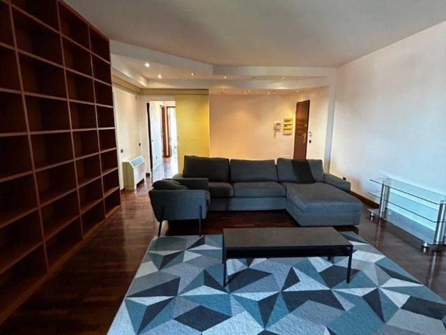 Appartamento in affitto a Municipio 9, Milano