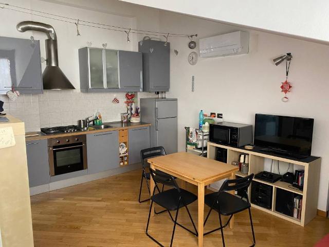 Appartamento in affitto a Municipio 9, Milano