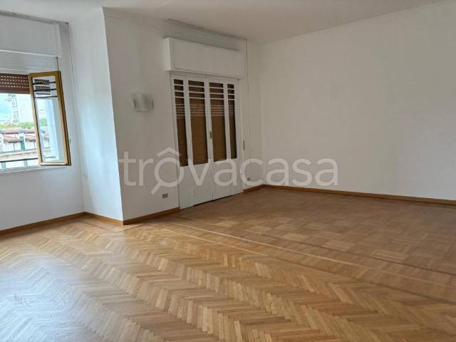 Appartamento in affitto a Municipio 8 di Milano, Milano