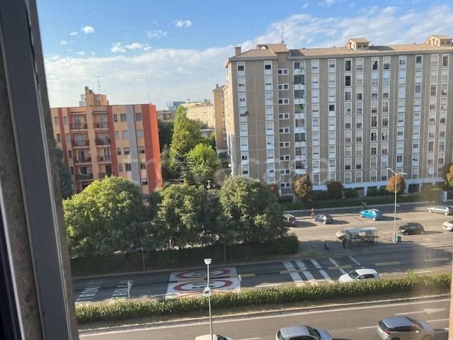 Appartamento in affitto a Municipio 6, Milano