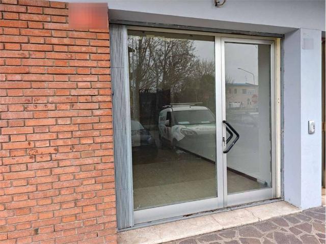 Locale Commerciale in affitto a Crocetta-San Lazzaro-Modena Est, Modena
