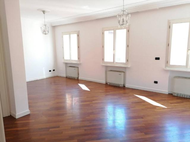 Appartamento in affitto a Centro Storico, Modena