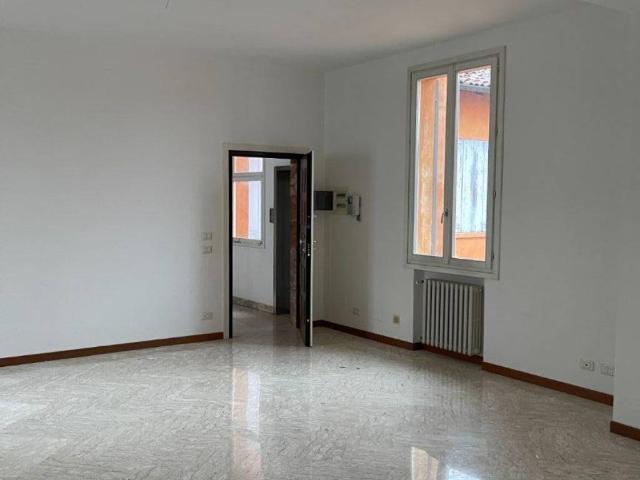 Appartamento in affitto a Centro Storico, Modena