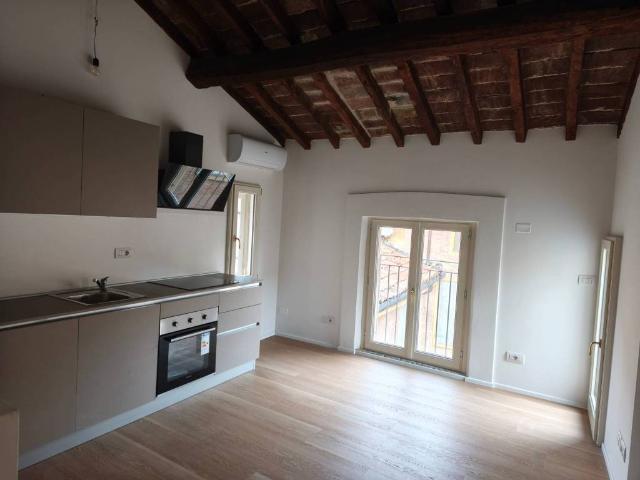 Appartamento in affitto a Centro Storico, Modena