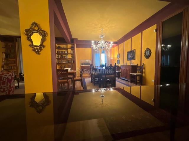 Appartamento in affitto a Centro Storico, Modena