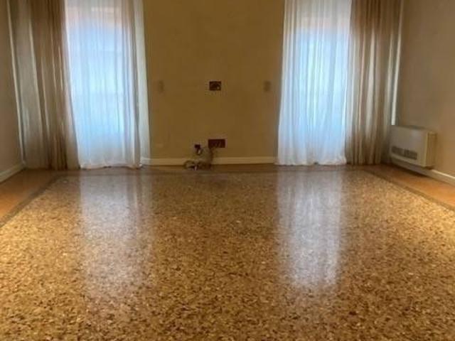 Appartamento in affitto a Centro Storico, Modena