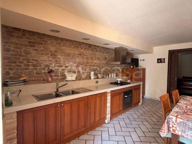 Appartamento in affitto a Campello Sul Clitunno, Umbria