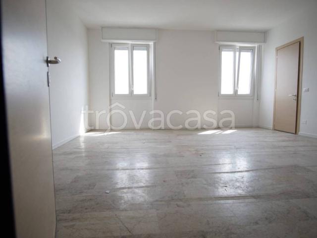 Appartamento in affitto a Montello, Lombardia