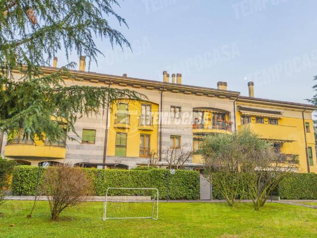 Appartamento in affitto a Cazzaniga, Monza