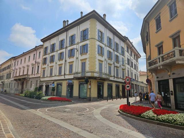 Appartamento in affitto a Centro, Monza