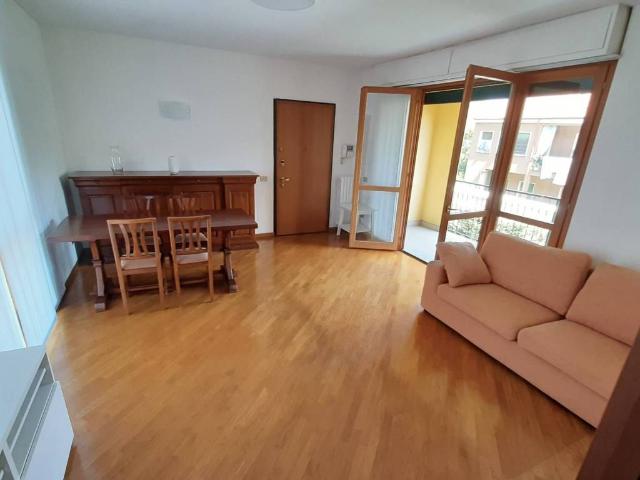 Appartamento in affitto a Cazzaniga, Monza