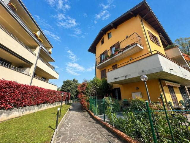 Appartamento in affitto a Cazzaniga, Monza