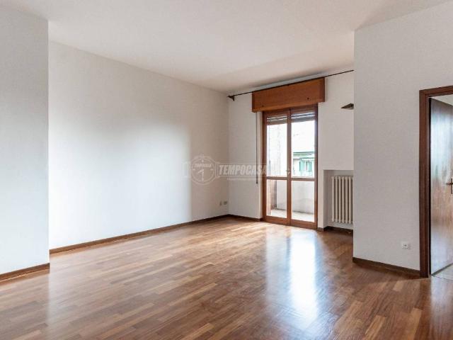 Appartamento in affitto a Cazzaniga, Monza