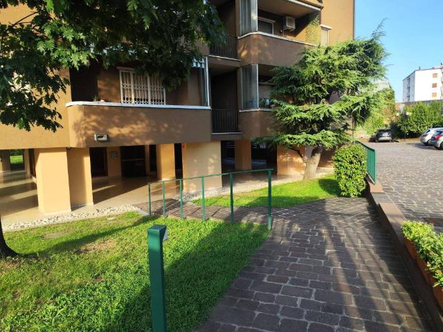 Appartamento in affitto a Sant'Albino, Monza