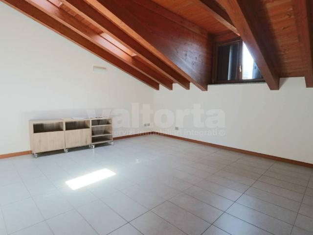 Appartamento in affitto a Regina Pacis, Monza
