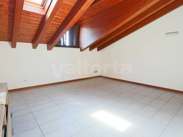 Appartamento in affitto a Regina Pacis, Monza