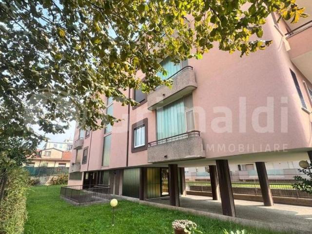 Appartamento in affitto a Sant'Albino, Monza