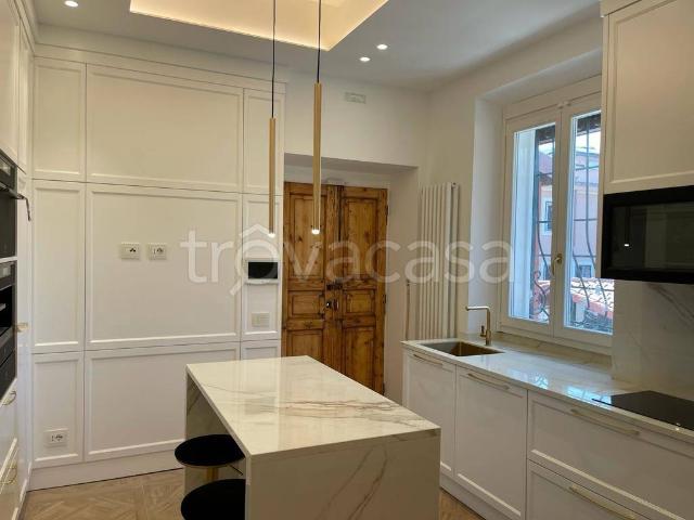 Appartamento in affitto a Centro, Monza
