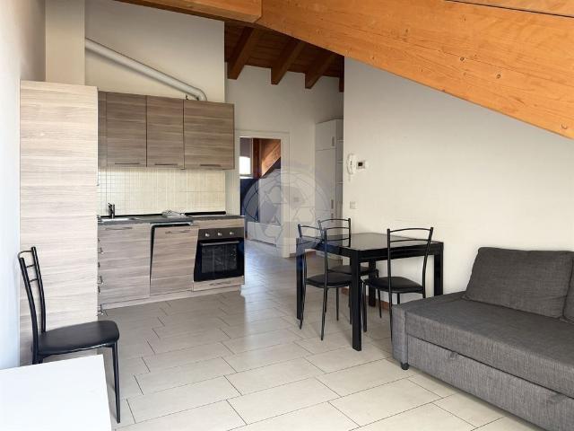 Appartamento in affitto a Centro, Monza