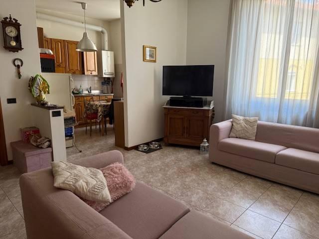 Appartamento in affitto a Muggiò, San Carlo