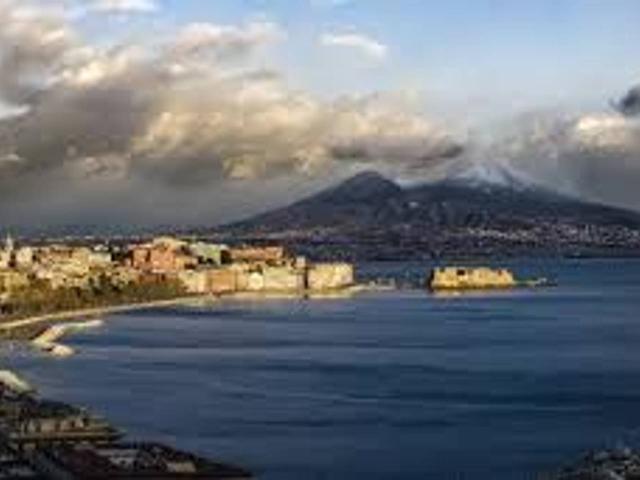 Appartamento in affitto a Municipalità 4, Campania