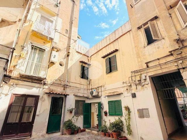 Appartamento in affitto a Municipalità 1, Campania