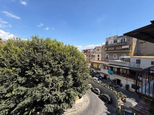 Appartamento in affitto a Municipalità 4, Campania