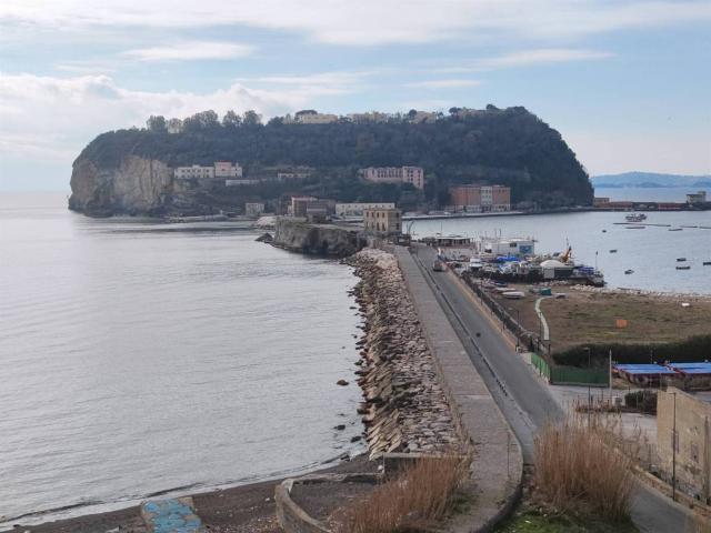 Appartamento in affitto a Coroglio, Napola