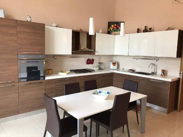 Appartamento in affitto a Mercato, Napoli