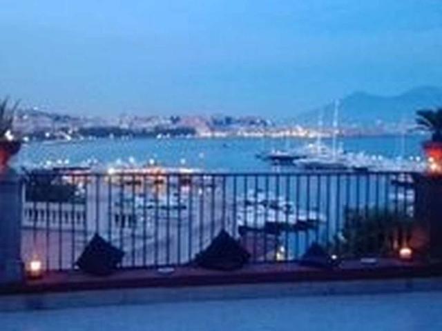 Appartamento in affitto a Municipalità 1, Campania
