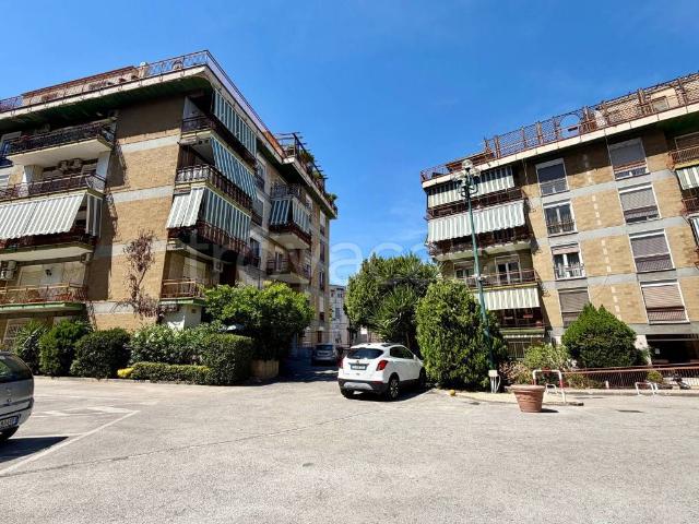 Appartamento in affitto a Municipalità 3, Campania