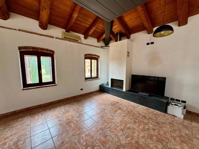 Appartamento in affitto a Negrar, Veneto