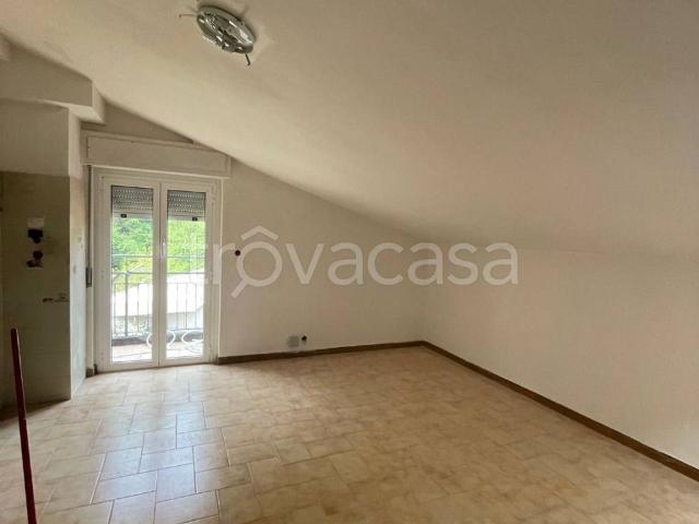 Appartamento in affitto a Neirone, Liguria