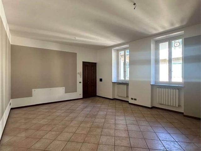 Appartamento in affitto a Oleggio, Novara
