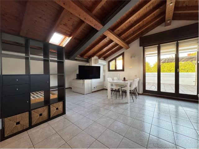 Appartamento in affitto a Cascina del Pè, Faloppio