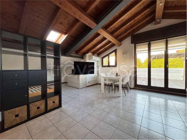 Appartamento in affitto a Cascina del Pè, Faloppio