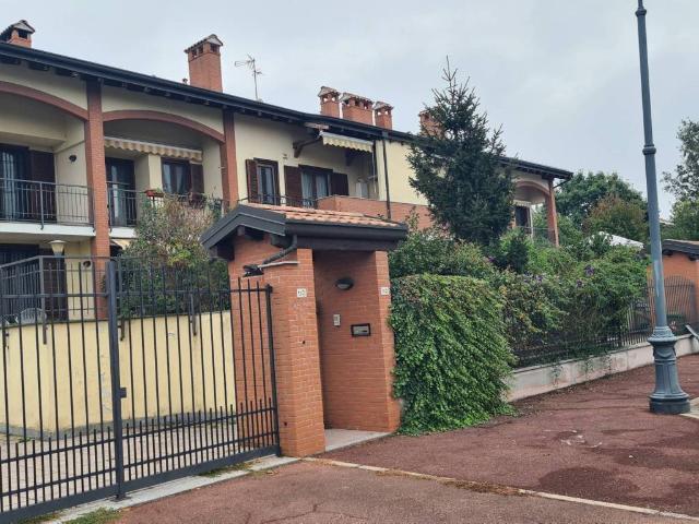 Appartamento in affitto a Ozzero, Milano