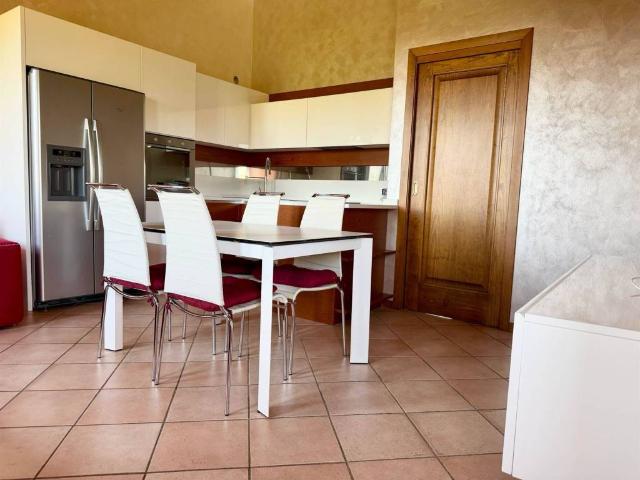 Appartamento in affitto a Padenghe Sul Garda, Lombardia
