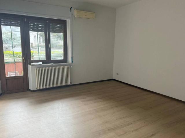 Appartamento in affitto a Montanara, Parma