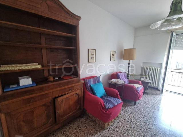 Appartamento in affitto a Ponte di Pietra, Pavia