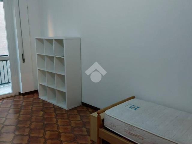 Appartamento in affitto a Ponte di Pietra, Pavia