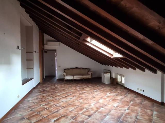 Appartamento in affitto a Pavia