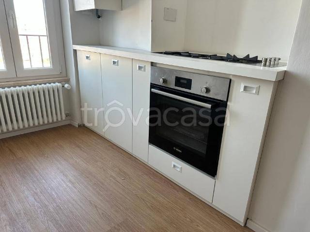 Appartamento in affitto a Sant'Erminio, Cenerente