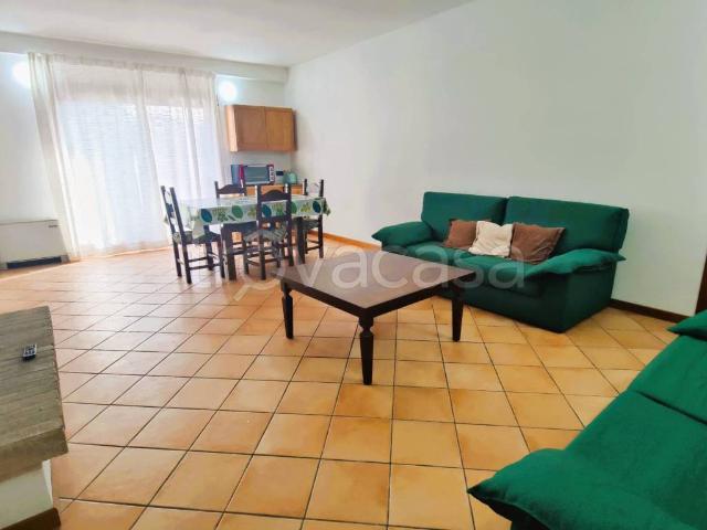 Appartamento in affitto a Montebello, Cenerente