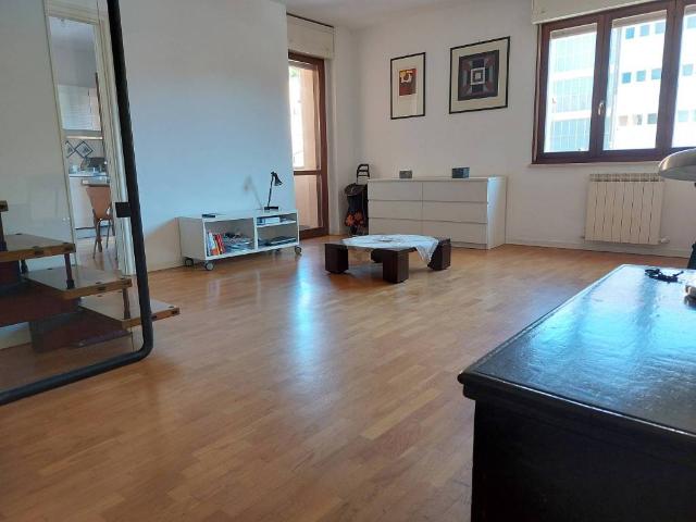 Appartamento in affitto a Centro Storico, Marche