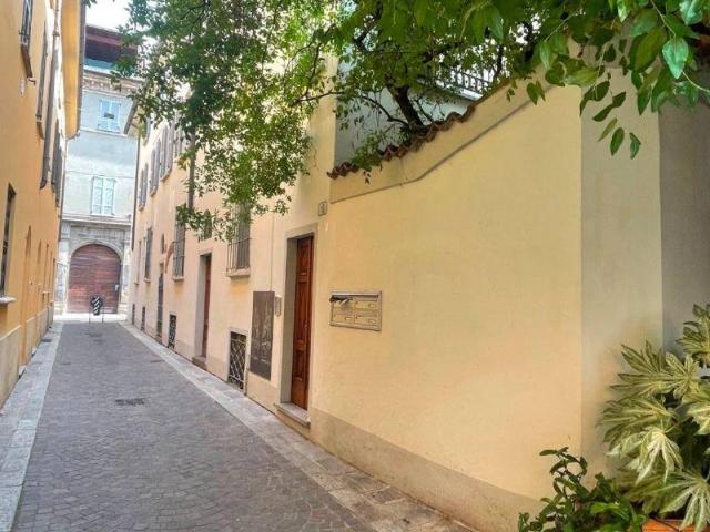 Appartamento in affitto a Infrangibile, Piacenza